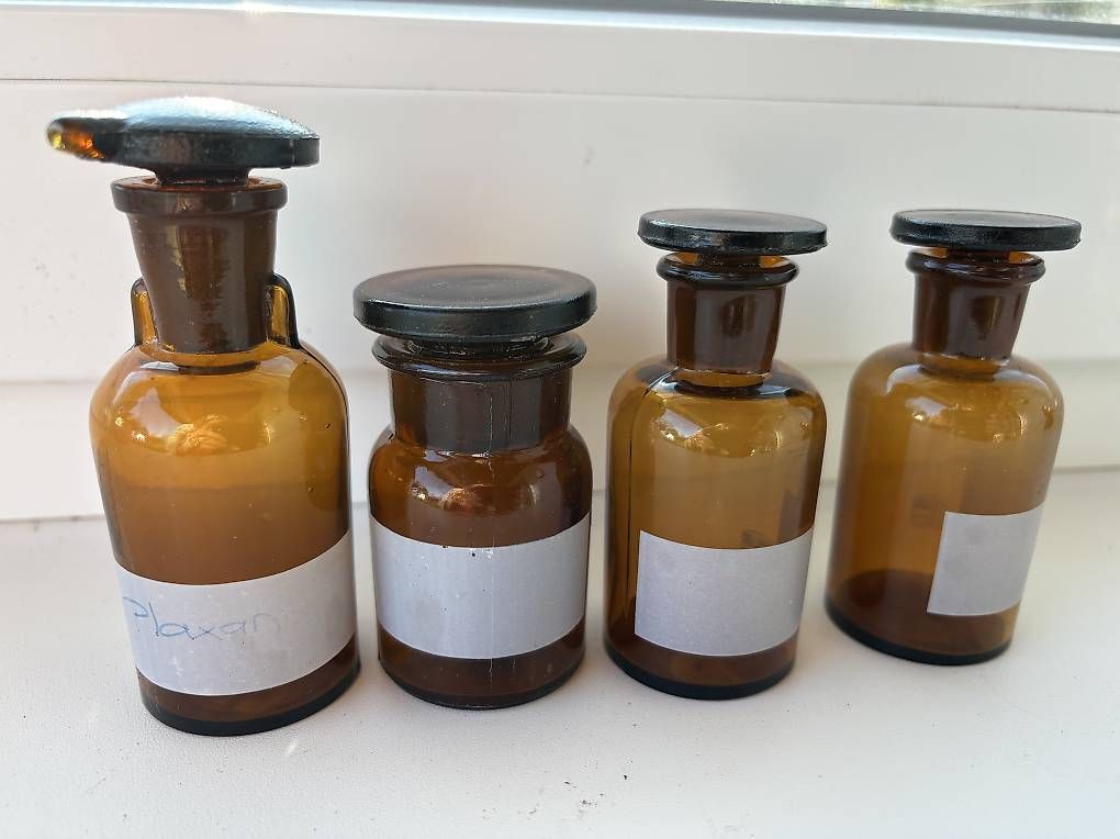 Flaconi: Petits flacons vides de pharmacie  – Usato da St-Blaise venduto da Poussinnette01