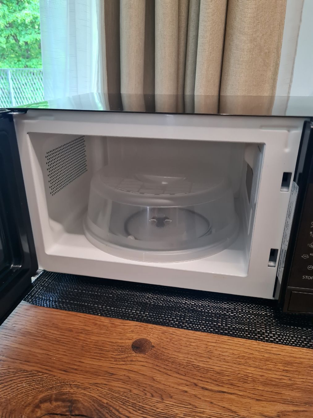 Sharp Küchengeräte: Mikrowelle  -Sharp R270BK – Gebraucht aus Uster von Mar3mik 5