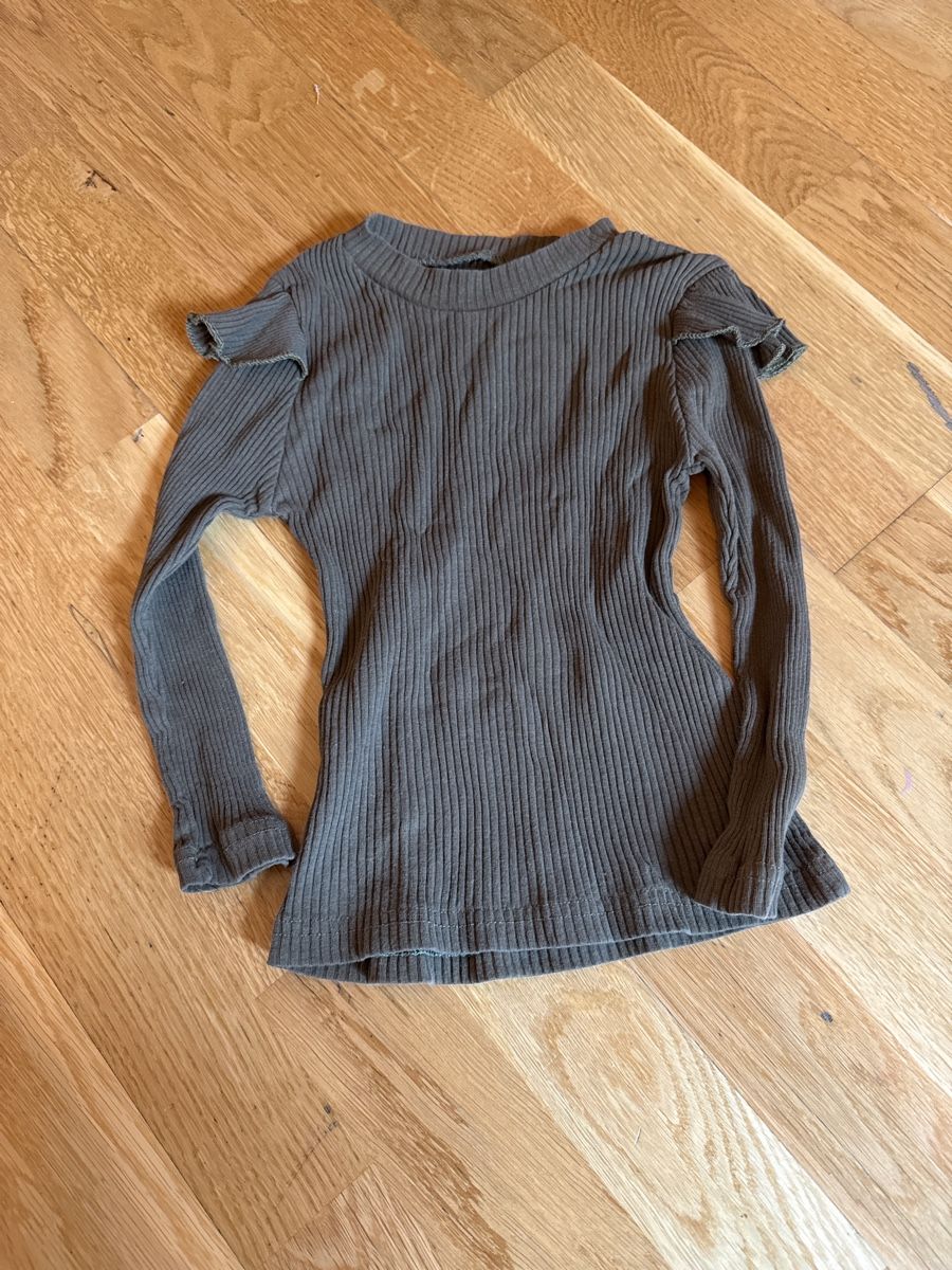 Lotti & Set di vestiti: Mädchen Langarmshirts, Gr. 98/110 – Usato da Ottikon venduto da Domito 2