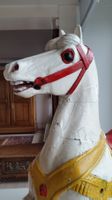 Cheval de manège cabré peint ancien.  Antikes Karussellpferd