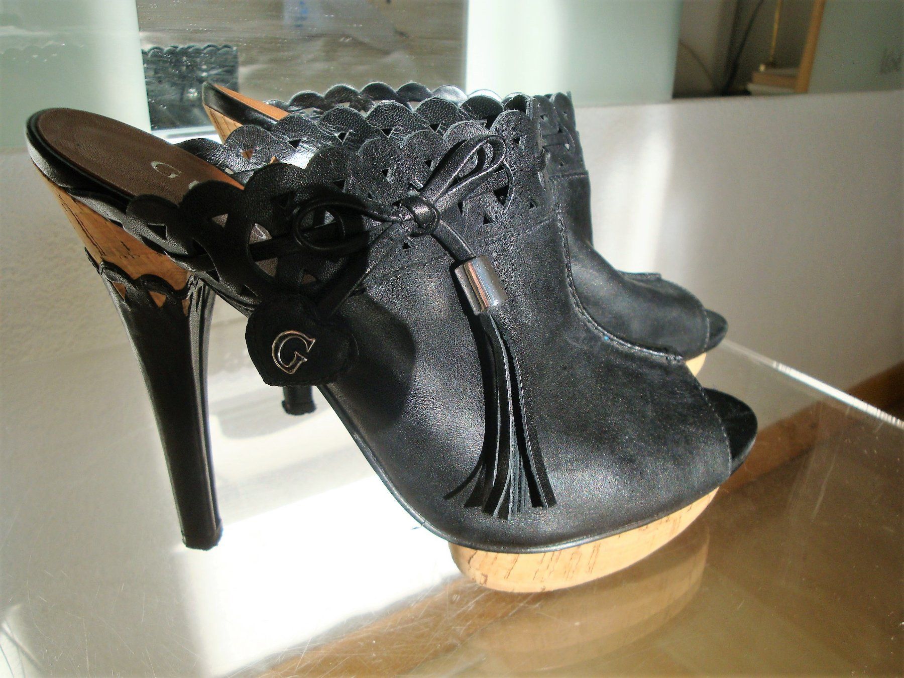 Guess Chaussures femmes: GUESS PLATEAU-SANDALETTEN – D'occasion à Eschenbach SG par Lady020