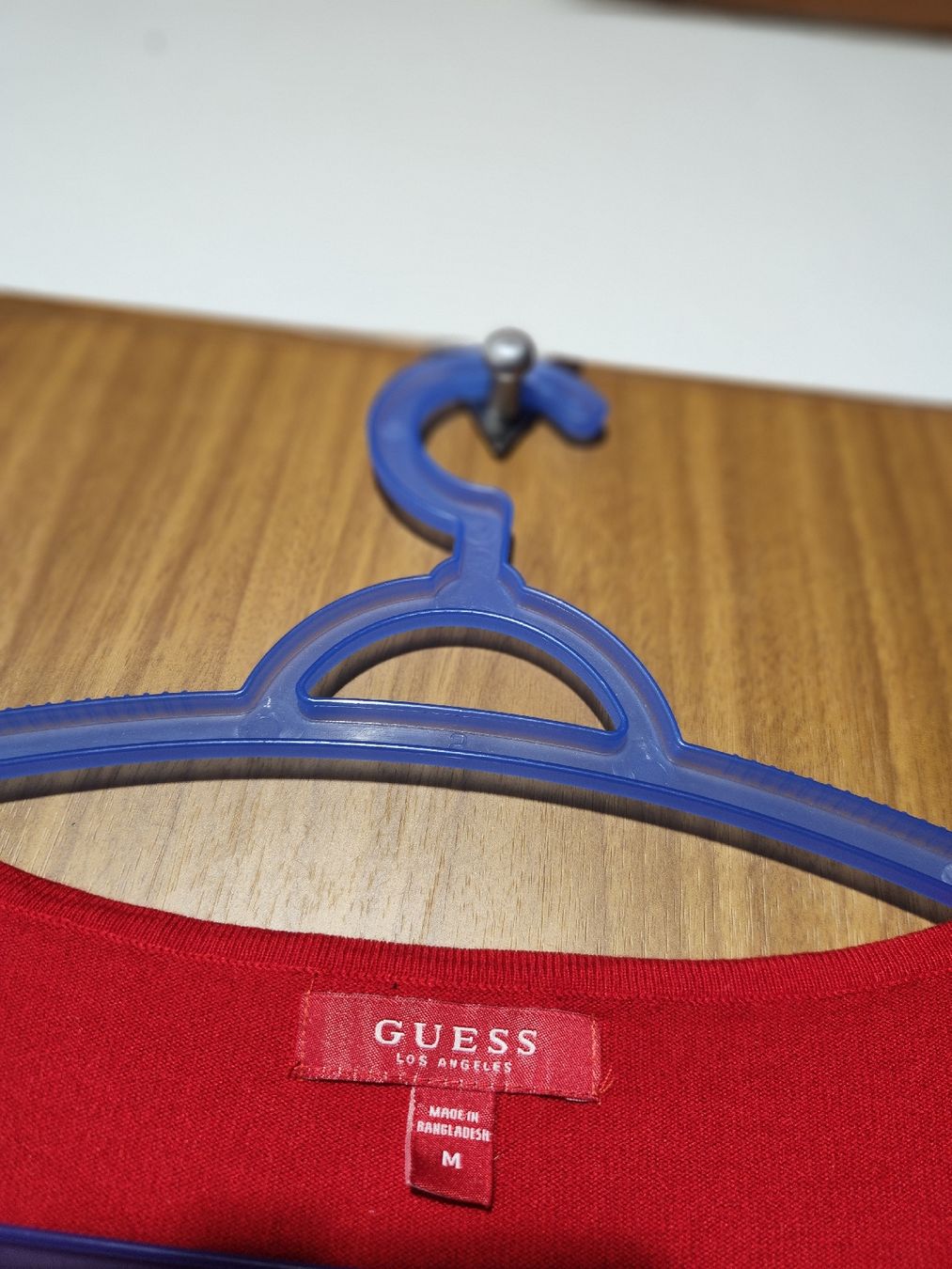 Guess Maglioni & Felpe: Pull-over Guess rouge col à sangle taille M  – Usato da Niedergösgen venduto da Eva2410 3