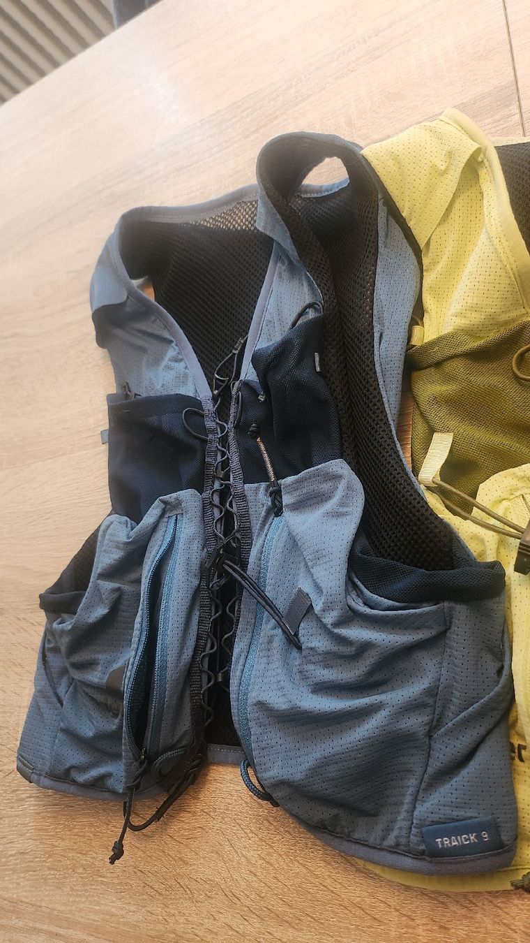 Deuter Zaini: Deuter Trailrunning Westen Traick 5 und 9 – Usato da Gelterkinden venduto da Jfritz83 1