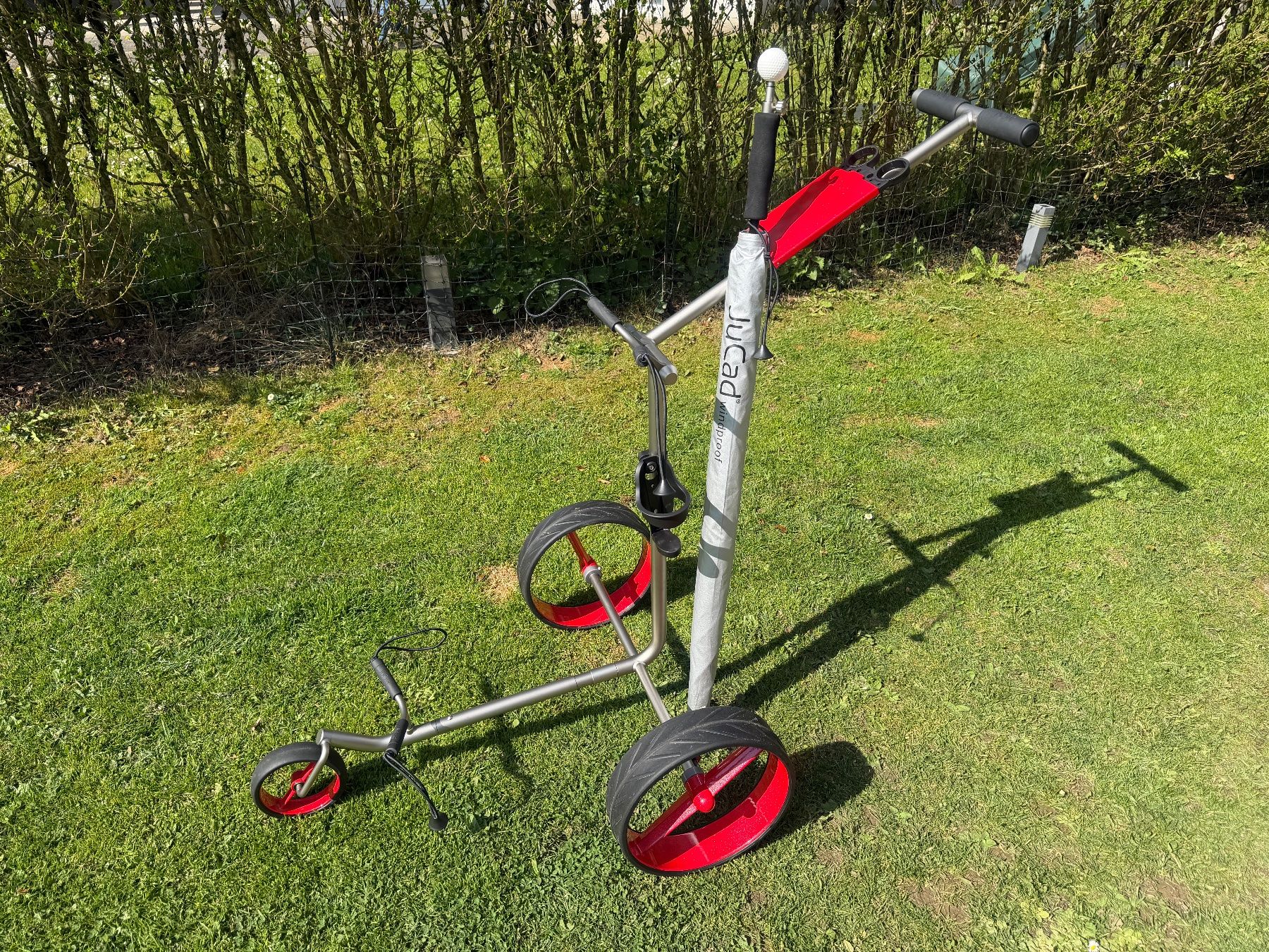Jucad Trolley: JuCad Ghost Titan manuell mit Teleskop Golfschirm Silber – Usato da Nürensdorf venduto da DaniSkywalker 4