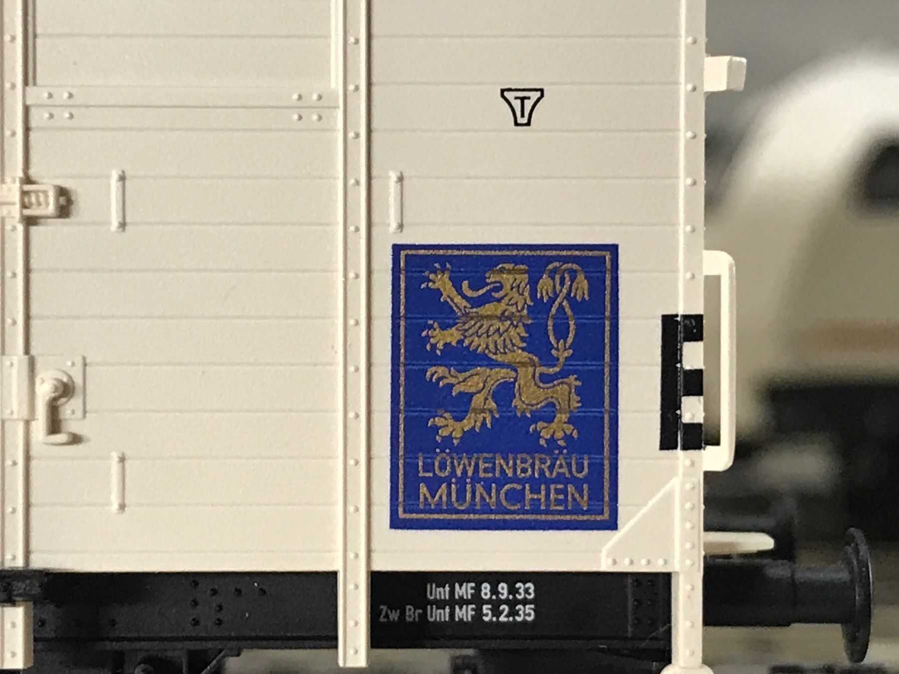 Fleischmann Modellini di ferrovie: Fleischmann Löwenbräu – Nuovo e nell'imballaggio originale da Gossau SG venduto da Krokodil344 3