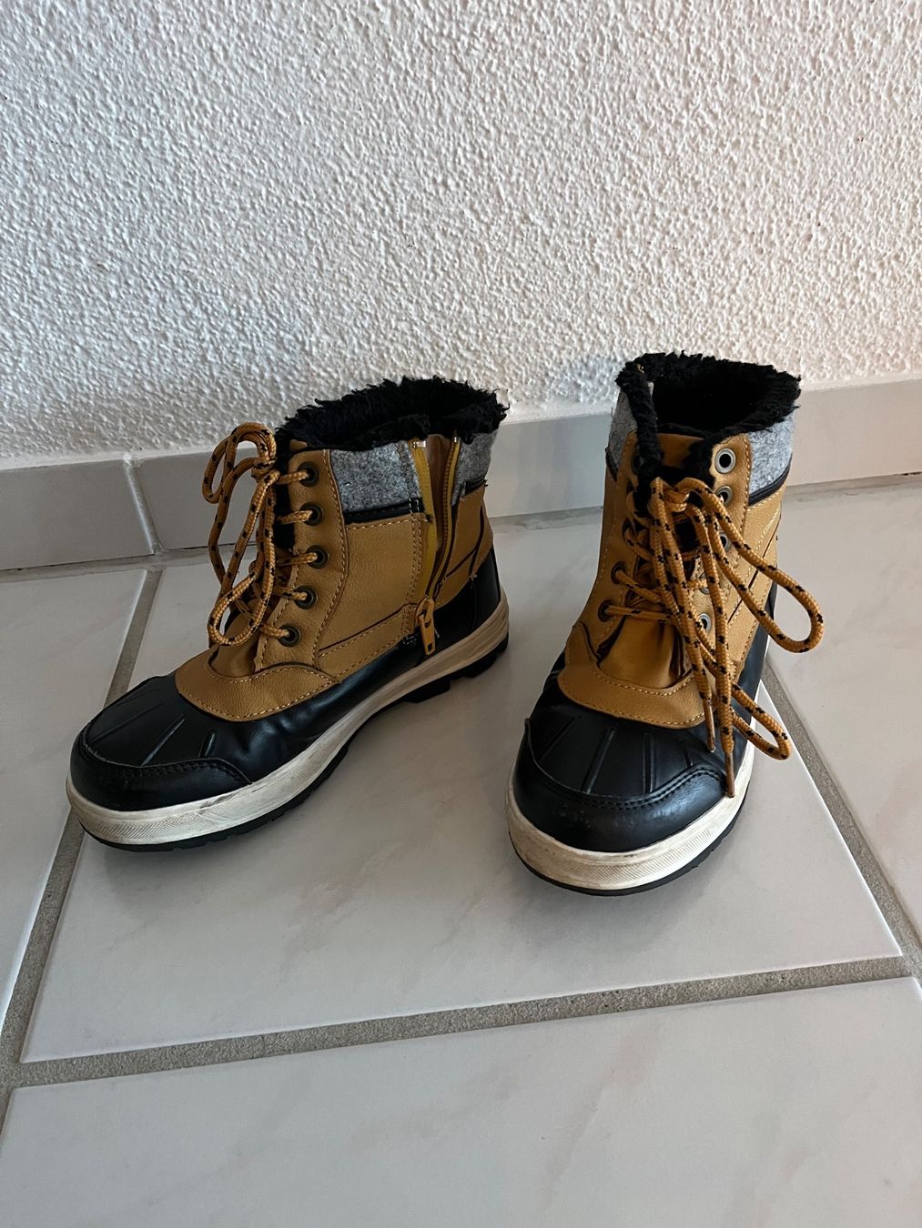 Schuhe für Jungen: Winterschuhe Grösse 33, neuwertig – Gebraucht aus Konolfingen von takkie 1