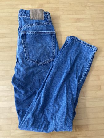 Jean levis couture tournante femme sale