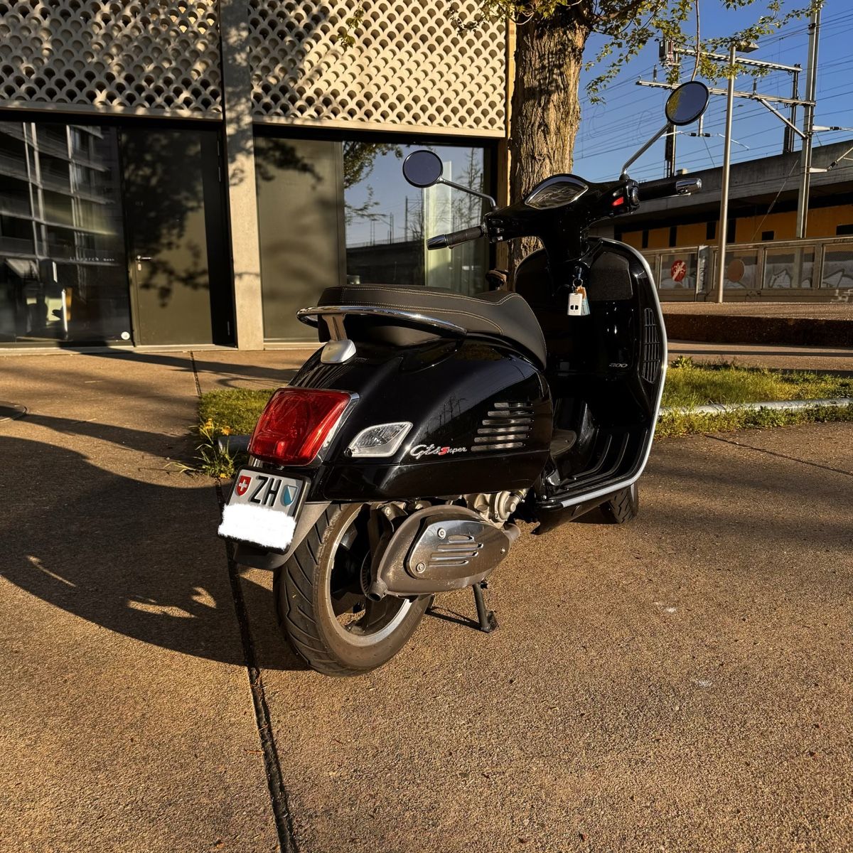Vespa Scooter: Vespa GTS 300 Super ABS – Usato da Zürich venduto da Aesti 2