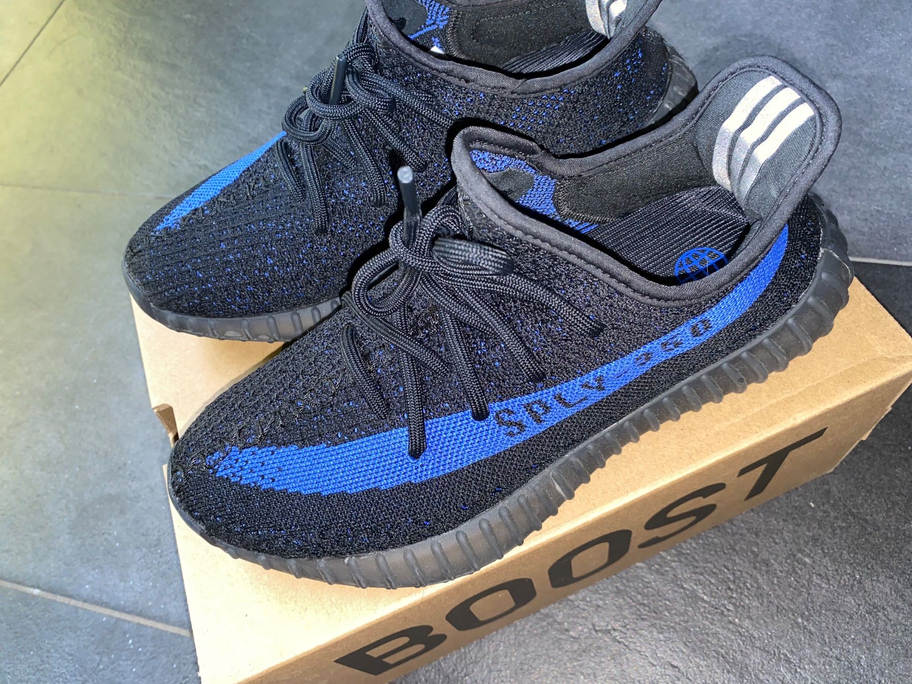 Adidas Scarpe da uomo: Yeezy Boost 350 V2 Dazzling Blue – Usato da Wil / ZH venduto da Fellow16 1