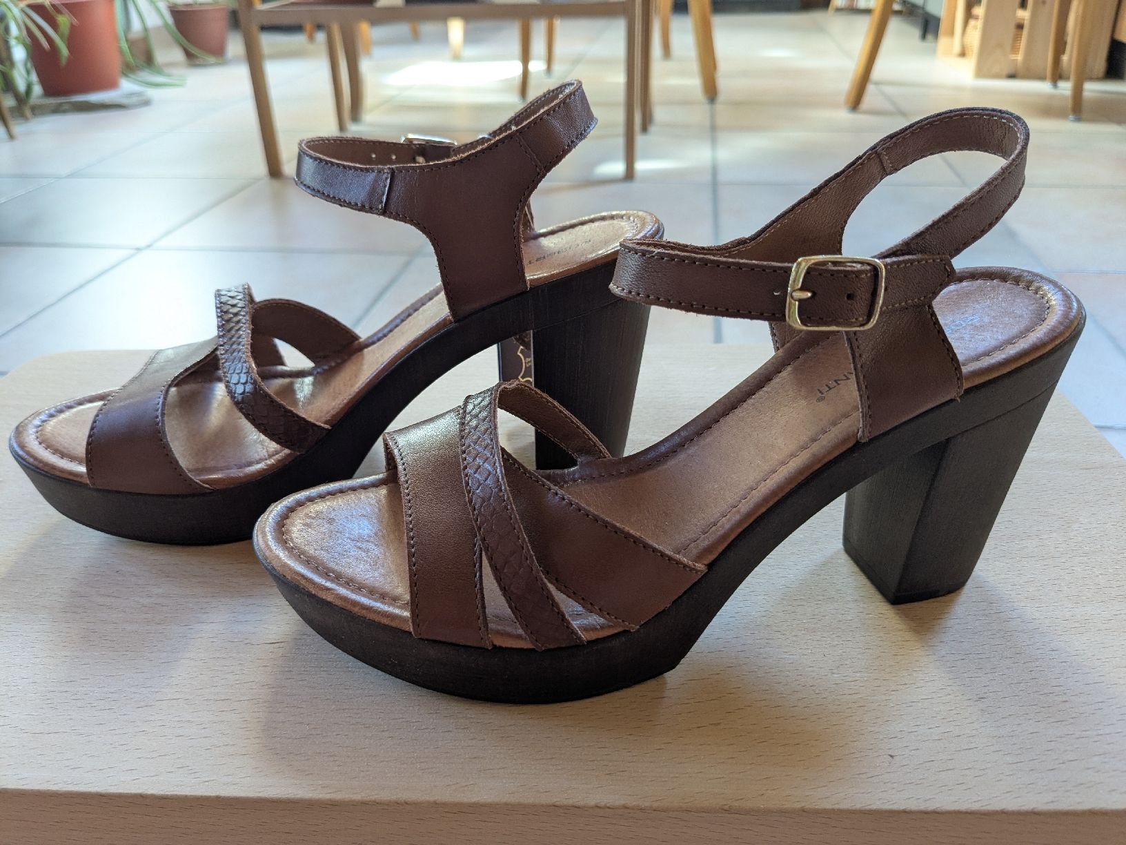 Roberto Santi Scarpe da donna: Chaussures a talon marron – Nuovo e nell'imballaggio originale da Euseigne venduto da Barbichette 1