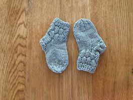 Handgestrickte Babysocken grau - Fusslänge 11 cm - Gr.17/18