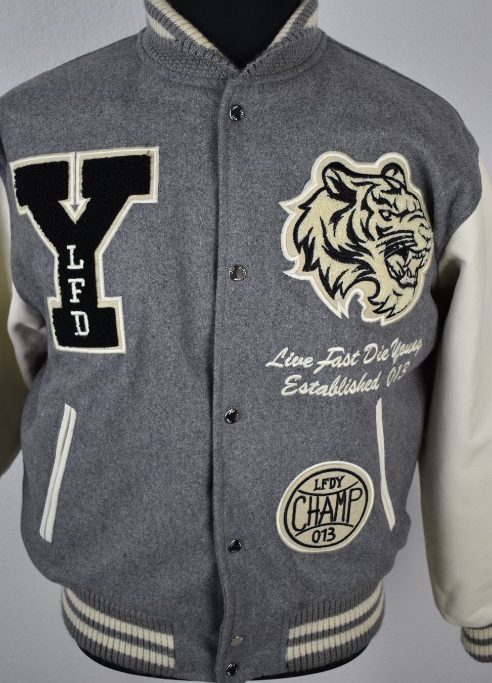 Live Fast Die Young Giacche: LFDY College Jacke Gr.S – Usato da Nürensdorf venduto da 2ND_STORY 3