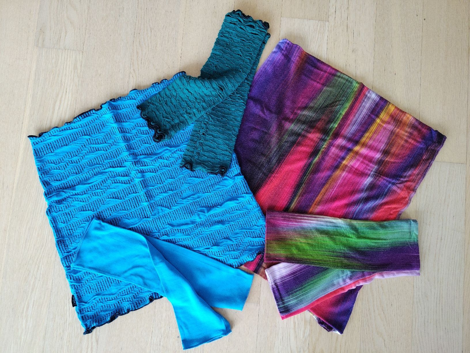Colora Kleiderpakete: Colora Paket Loup Schal & Hanteln – Gebraucht aus Buchrain von QueenyHE51