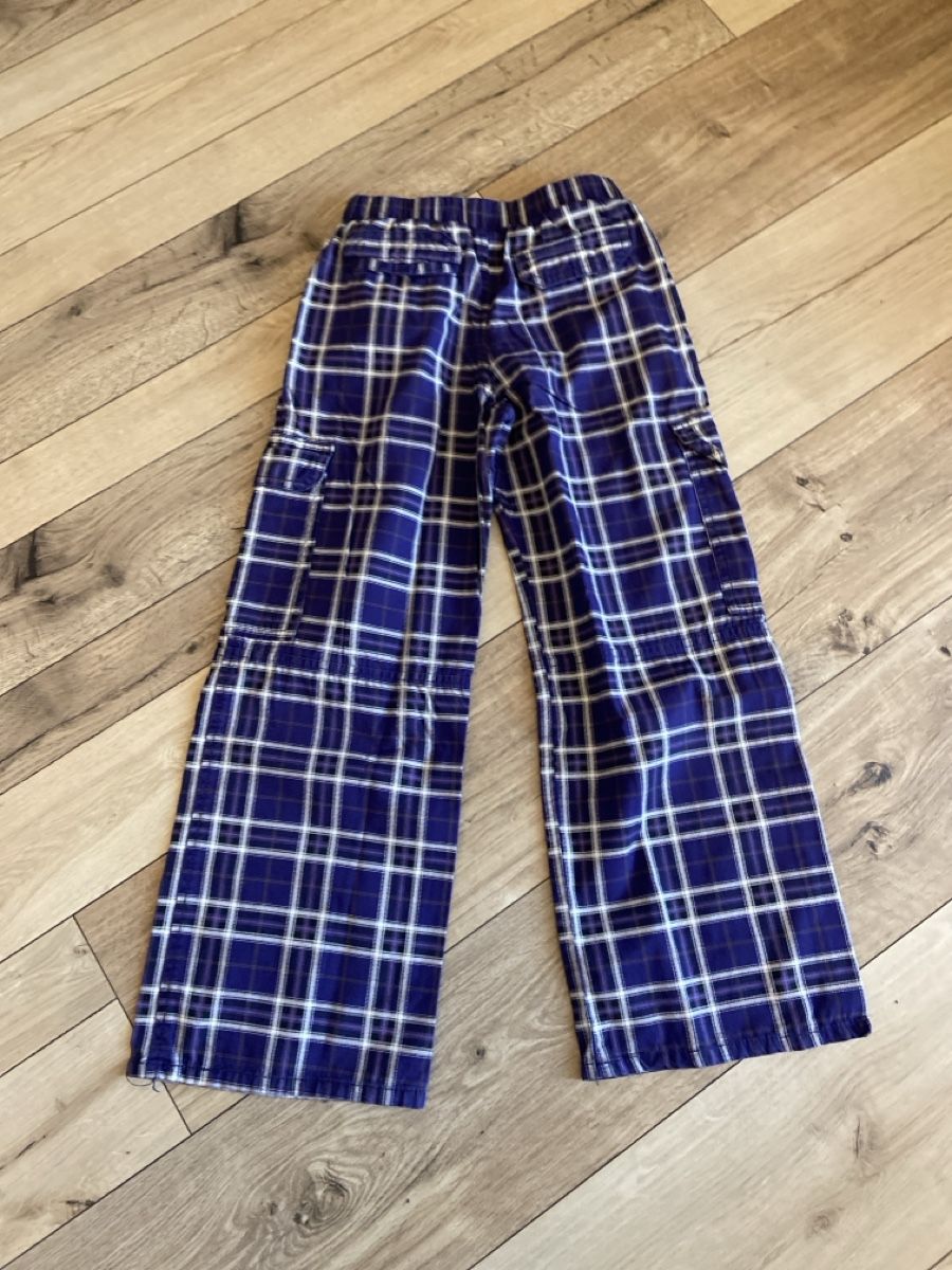H&M Pantaloni: Pantalon H&M 134-8-9 ans violet – Usato da Sornard (Nendaz) venduto da delezedoris 3