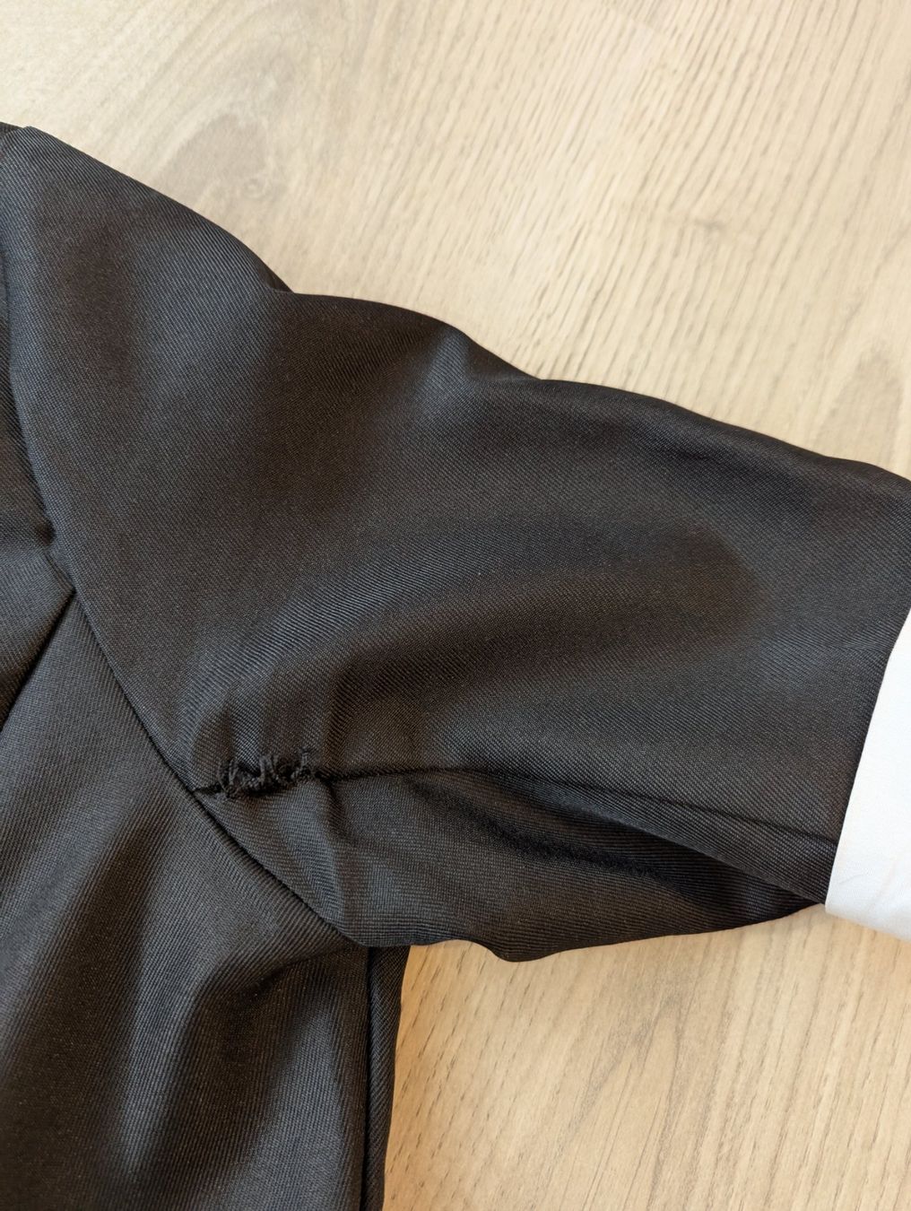 Blusen: Schwarze Bluse mit weissen Details Gr. S – Defekt aus Goldingen von YouAreMySunshine 3