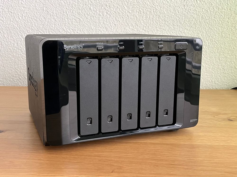 Synology DS1511+ NAS mit 10TB und Ersatzdisk Kaufen auf Ricardo