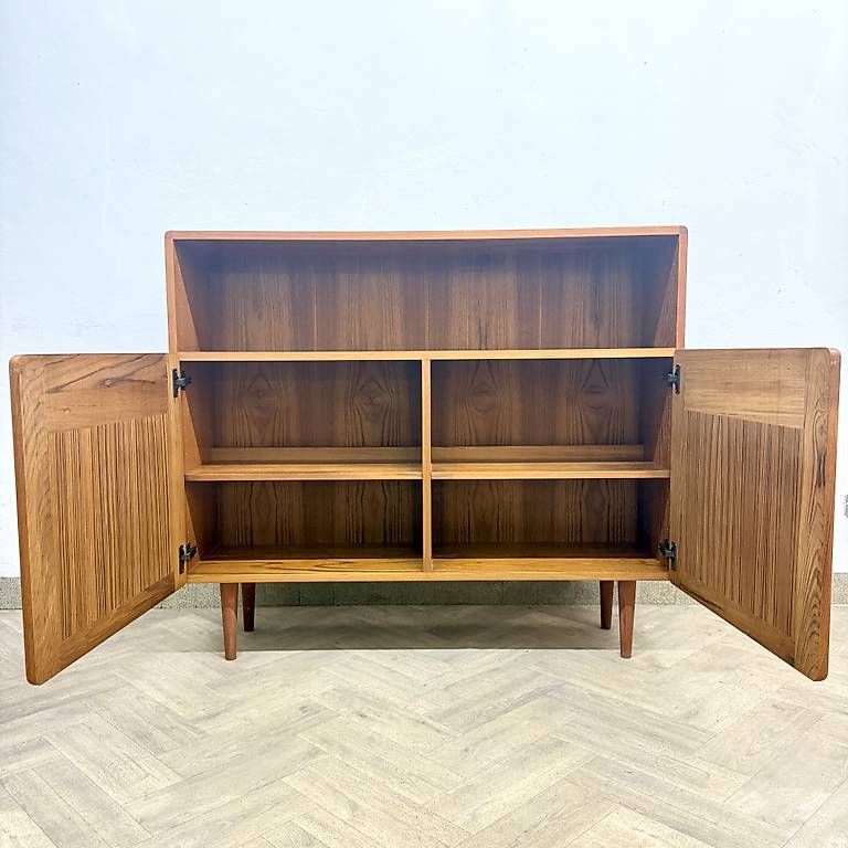 Cassettiere: Mid Century danish teak Sideboard by DYRLUND – Usato da basel venduto da vintory.ch 2