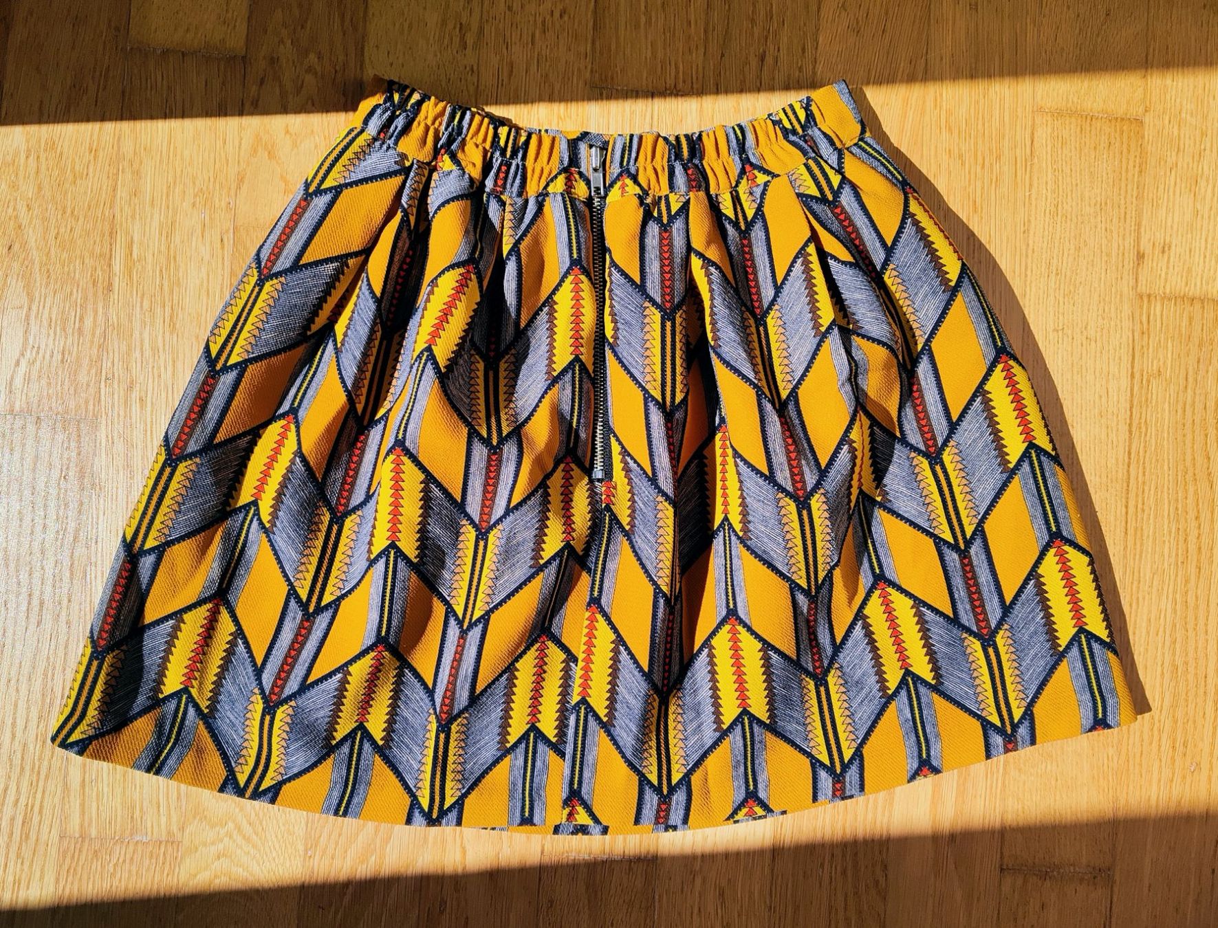 Jupes: ✨ À vendre : Jupe coréenne très design ✨S-M – Neuf (Voir description) à Carouge GE par for_8yym 2
