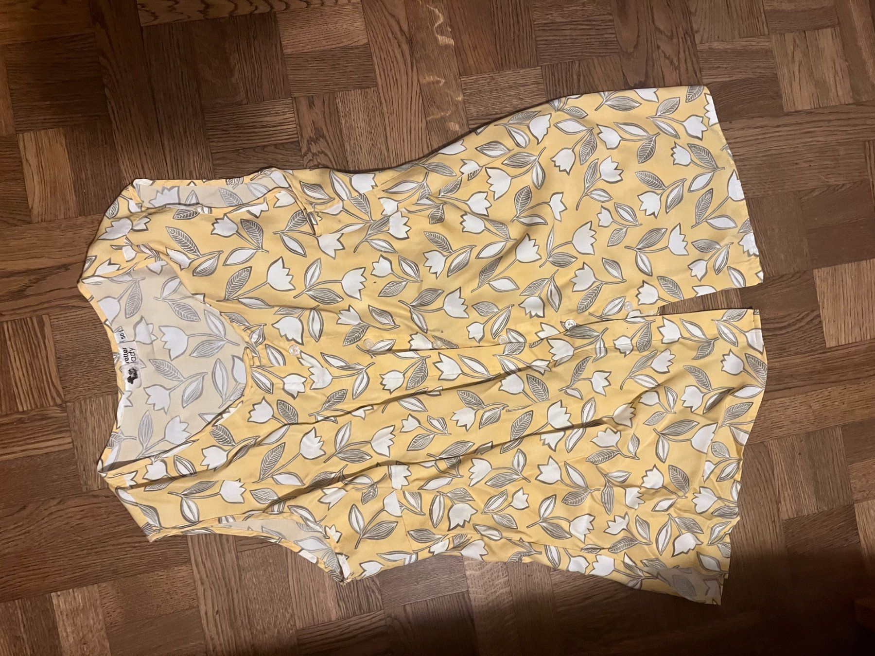 Blusen: Ärmellose Bluse – Gebraucht aus Solothurn von Floefi