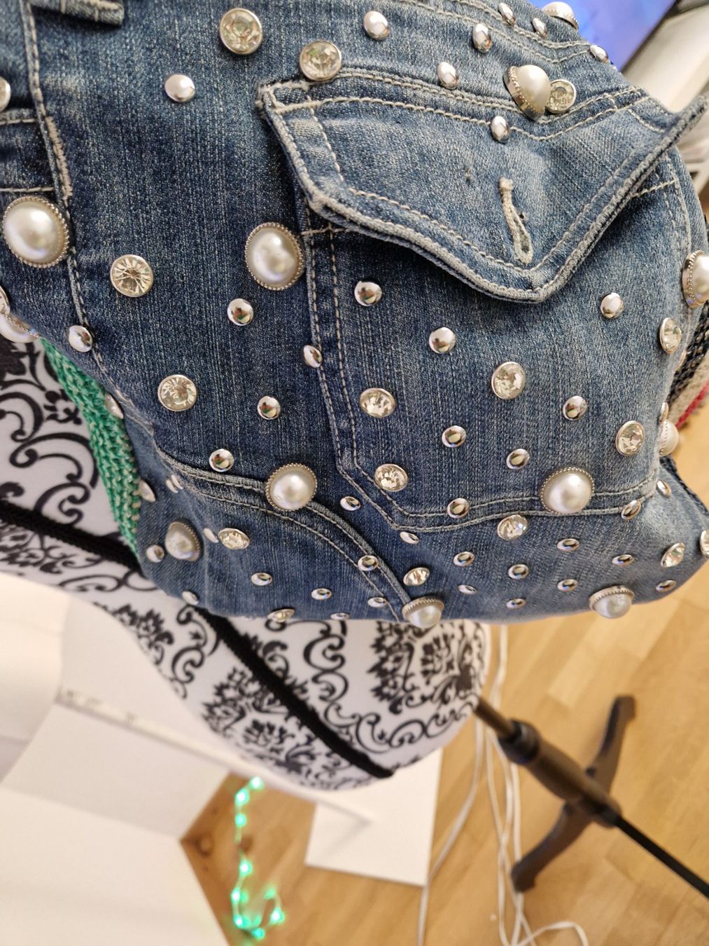Borse da donna: Stylische Jeans-Tasche mit Perlen und Kette – Usato da Glattbrugg venduto da hap_8w8v 6