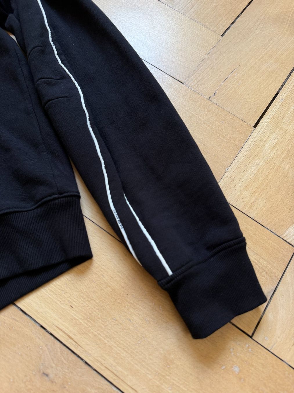 Pullover & Sweatshirts: GMBH - Sweatshirt schwarz M – Gebraucht aus Zürich von Diazaio 2