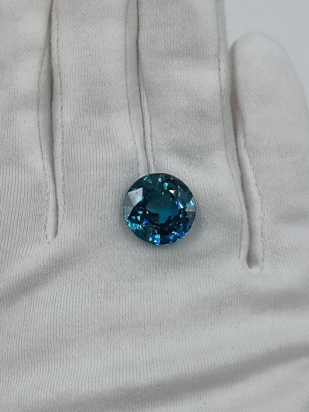 Pietre preziose: 1 TÜRKISBLAUER ZIRCON, 21.29 CT. – Usato da Luzern venduto da EdiGem 9