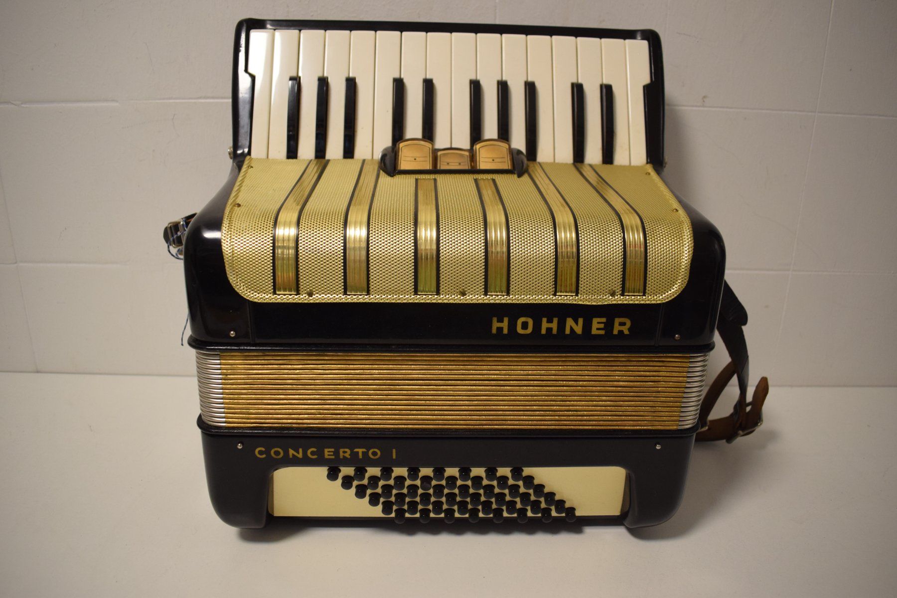 Hohner Strumenti musicali: Akkordeon chromatisch Hohner Concerto I – Usato da Zürich venduto da baumusik