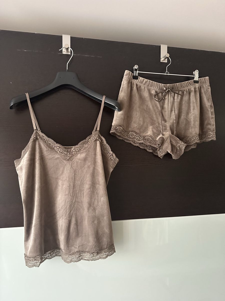 Hunkemöller Negligees & Pigiami: Pyjama Set Samt mit Spitze Taupe Gr. 40 – Nuovo (secondo la descrizione) da Altendorf venduto da Eastwick4