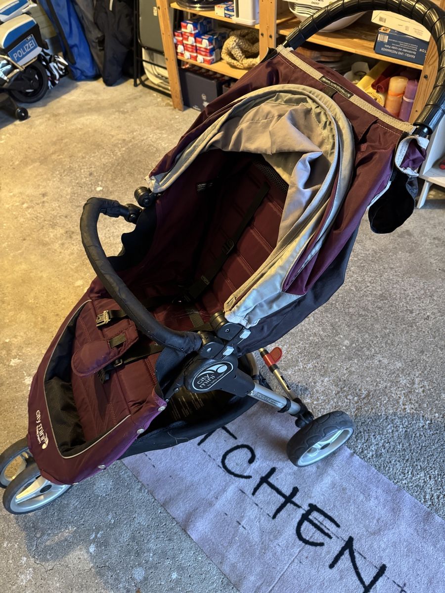 Kinderwagen: Kinderwagen  – Gebraucht aus Oberägeri von MW.1986 8