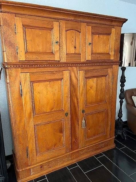 Armadi: Armoire neuchâteloise ancienne – Usato da Hauterive NE venduto da sofia66 1