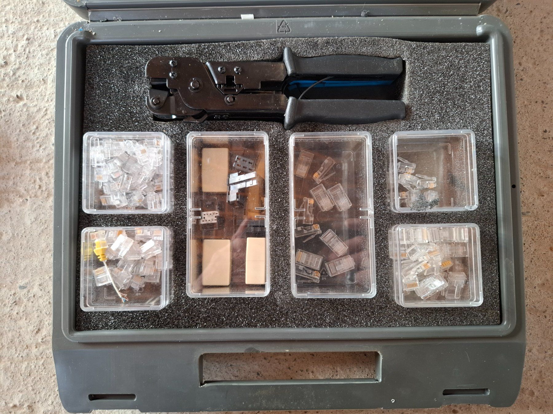 Tutti gli attrezzi: RJ 45 Stecker Set mit 2 Zangen – Usato da Steg im Tösstal venduto da LARO14 3