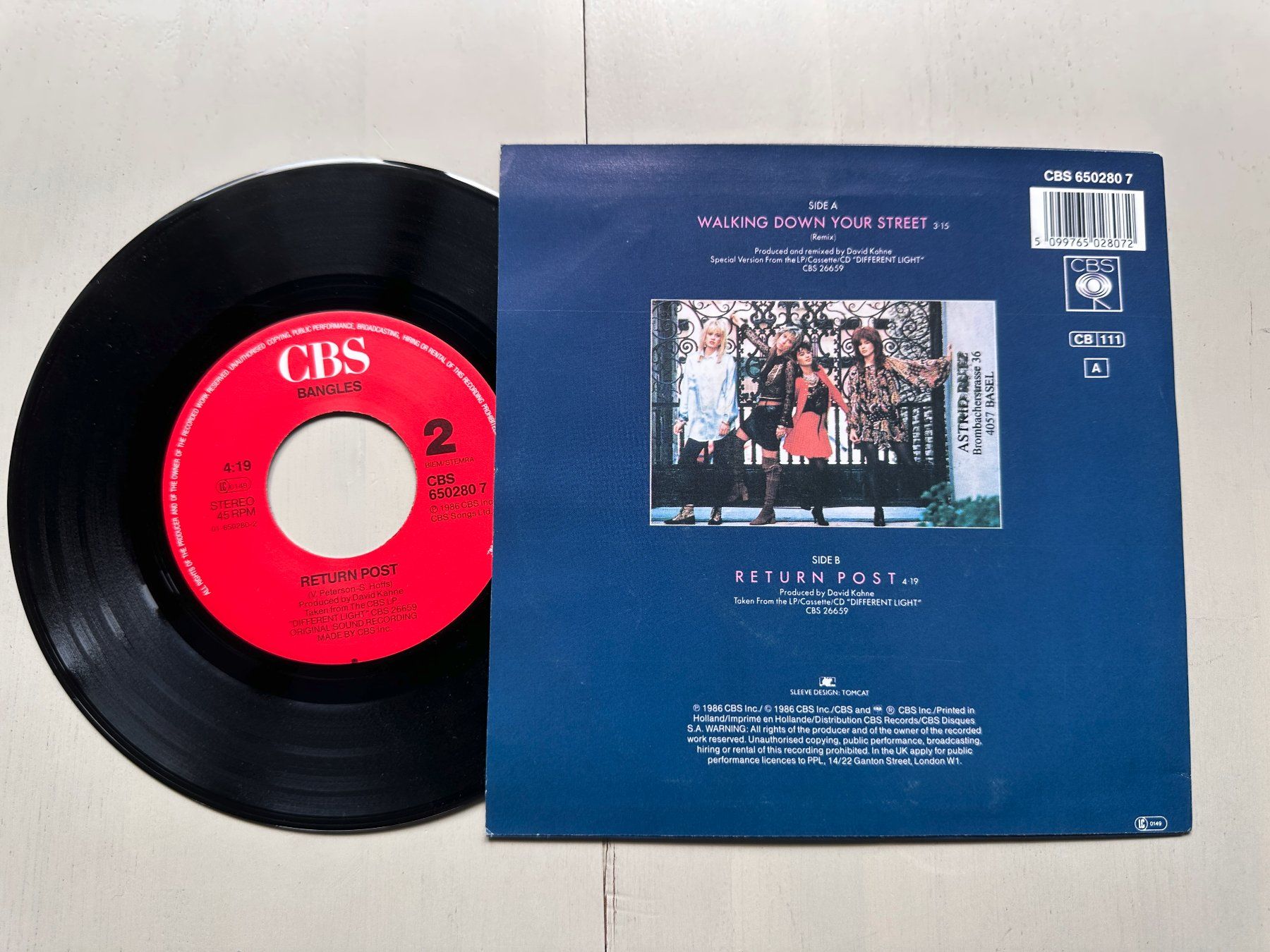 Vinyles: BANGLES tolle Single Kult Walking down your 80's Top – D'occasion à Basel par Partridge 1