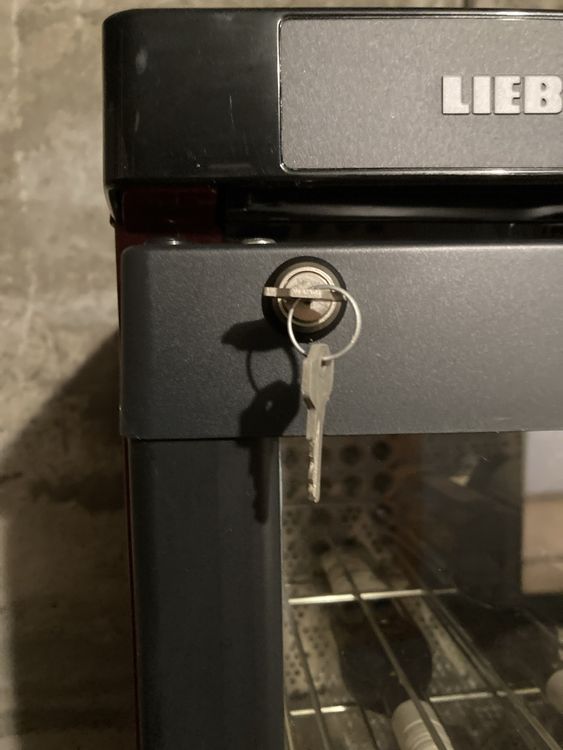 Frigoriferi: LIEBHERR Vinothek Weinkühlschrank 401 Liter – Usato da Gränichen venduto da SabineZ01 4