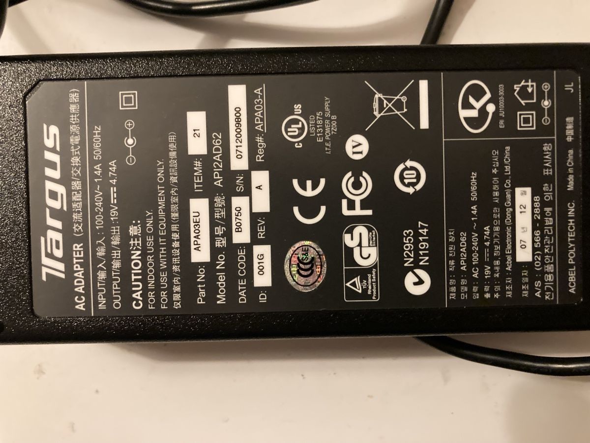 Targus Caricabatterie: Targus universal charger API2AD62 mit diversen Tips – Usato da Flawil venduto da rcnkr 1