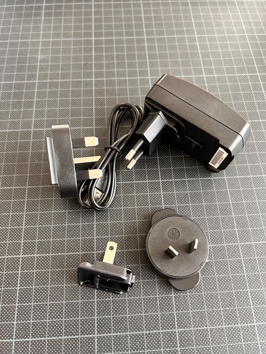 Caricabatterie: Reiseladegerät UK-Stecker – Usato da Kefikon ZH venduto da Loisel69 1