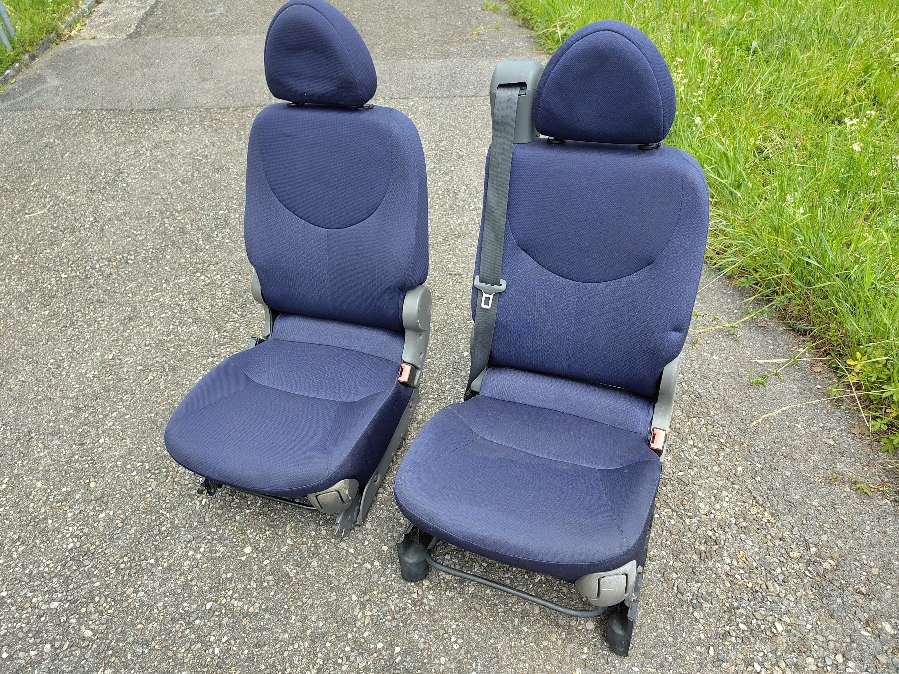 Fiat Tutti pezzi di ricambio auto: 2 Fiat Multipla Mittelsitze, vorne verschiebbar – Usato da Hombrechtikon venduto da Smorebrot99