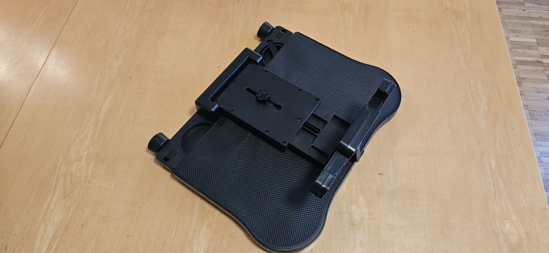 Staffa per monitor: Klapptisch für Autorücksitz – Usato da Wettingen venduto da schpucky 2