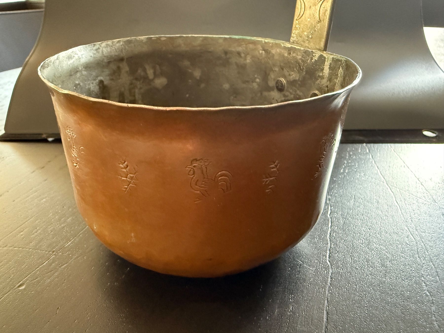 Pentole: Antikes Kupferpfännlein mit Dekor, rustikal – Usato da Erstfeld venduto da Mario_boe0 1