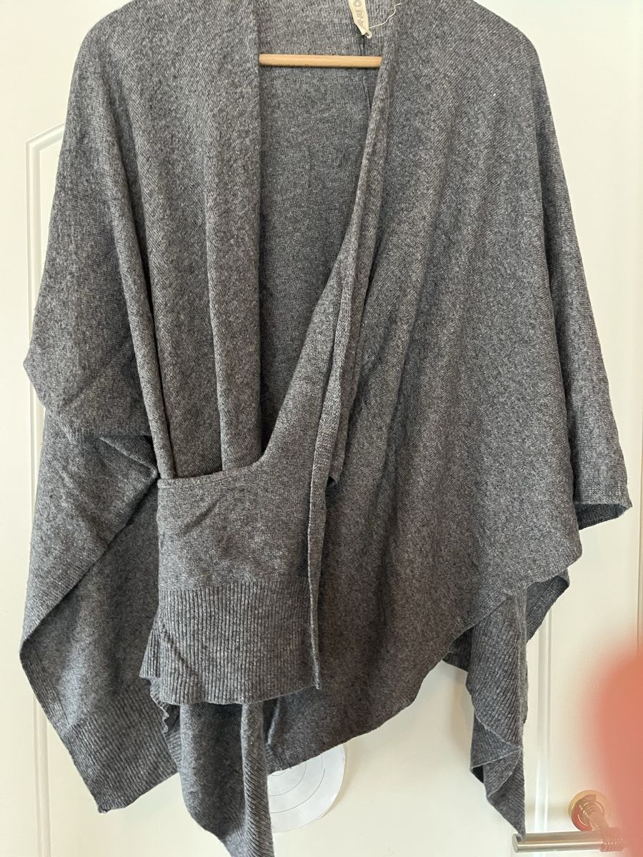 Altro in Moda donna: Warme Strick-Ted Cape mit Cashmere & Wolle, Grau. – Nuovo (secondo la descrizione) da Suhr venduto da nataschaad 1
