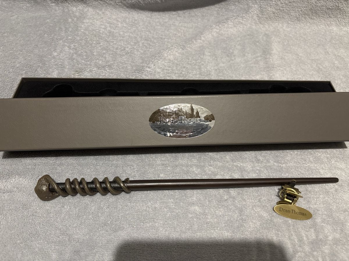 Statuette: Zauberstab Harry Potter Dean Thomas Neu mit Box – Nuovo (secondo la descrizione) da Zürich venduto da zimtstern45