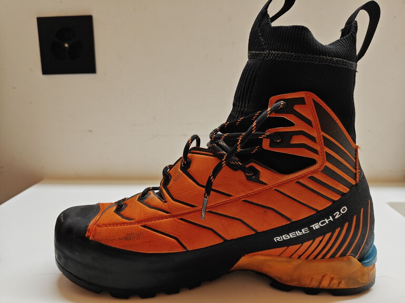 Scarpa Scarpe da uomo: scarpa ribelle tech 2.0 – Usato da Vella venduto da kelevra11 2
