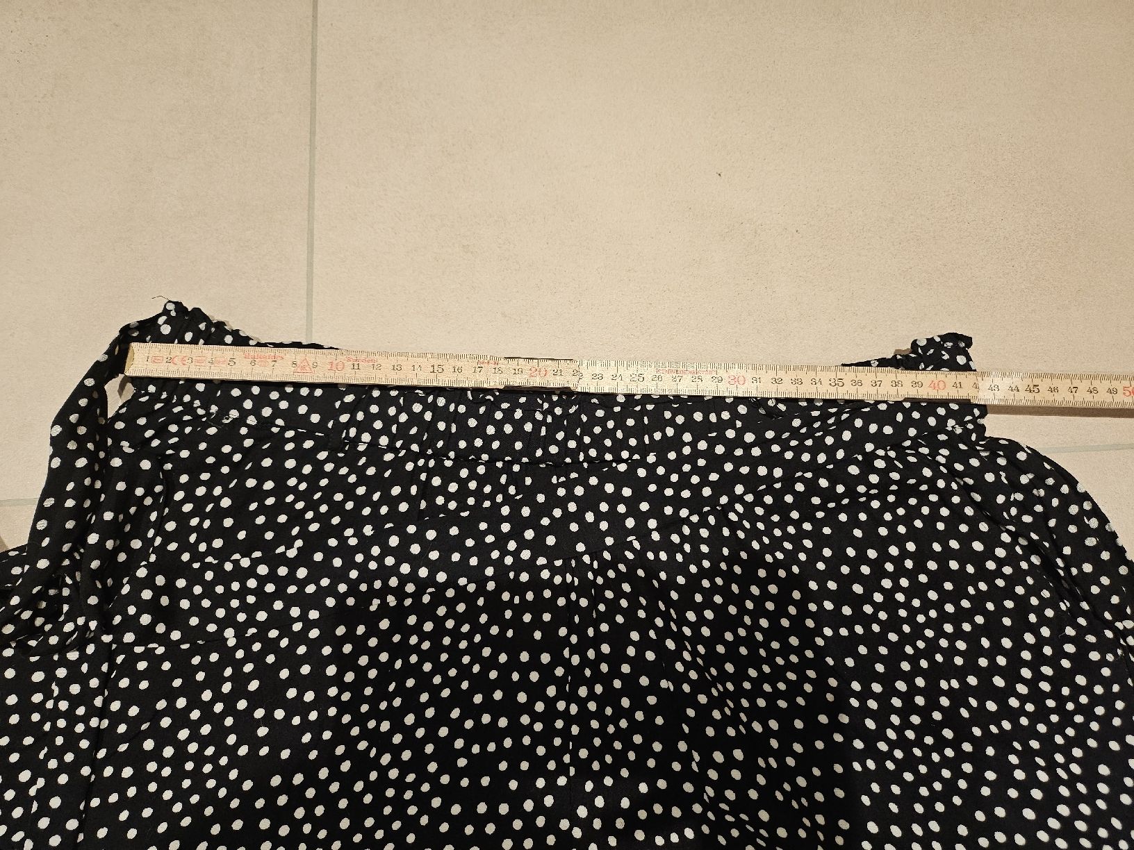 C&A Pantaloni: Bermudas Shorts Punkte C&A gr.44 – Usato da Allschwil venduto da na.wi.90 2