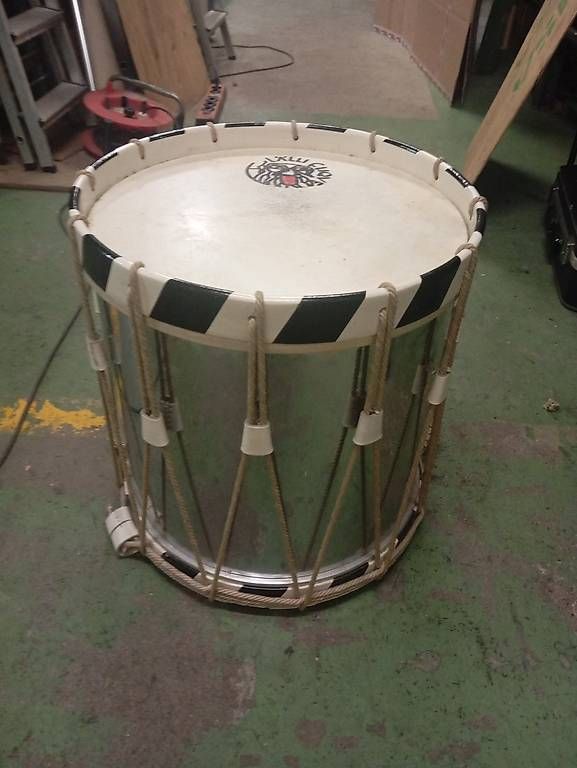 Basler Musikinstrumente: Basler Trommel – Gebraucht aus Basel von Petergunn