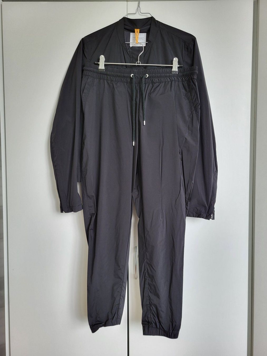 Peak Performance Completi & Tailleur: Peak Performance Damen Trainingsanzug, Gr. M/S - schwarz – Usato da Baar venduto da clar6