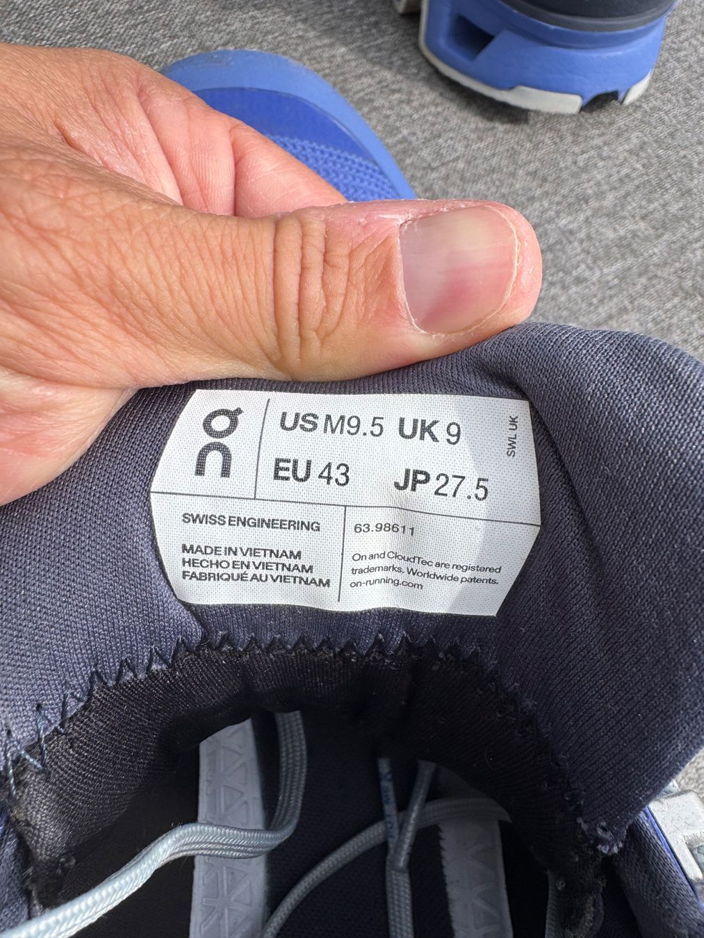 On Chaussures hommes: ON Cloudrock Waterproof 2  43 – Neuf (Voir description) à Corcelles-Concise par zulu03 6