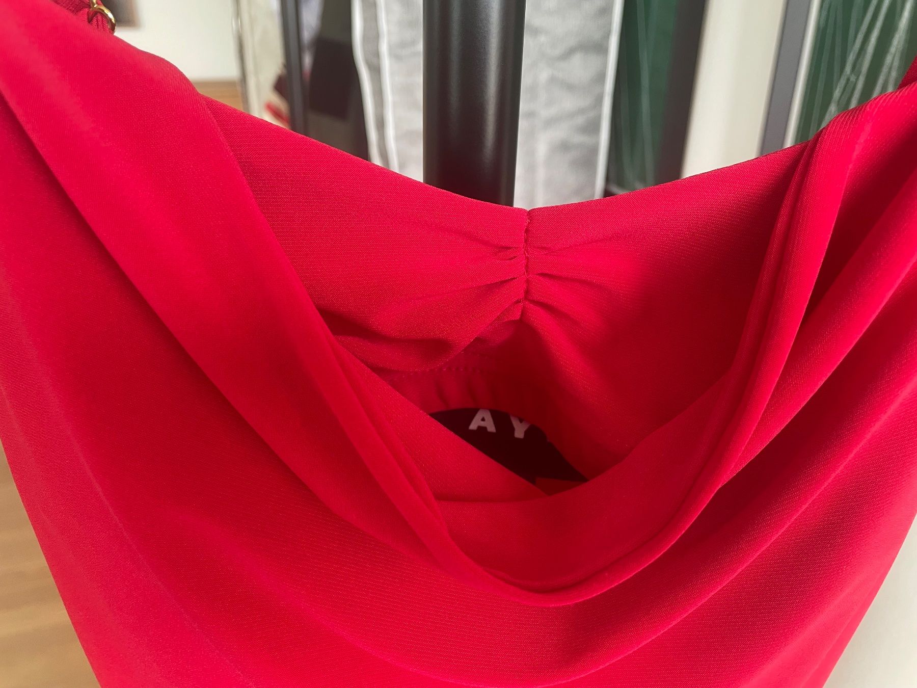 Vestiti: AYM Red Dorset Drape Dress with Built-In Bra – Nuovo (secondo la descrizione) da Zürich venduto da ayl_5wmh 4