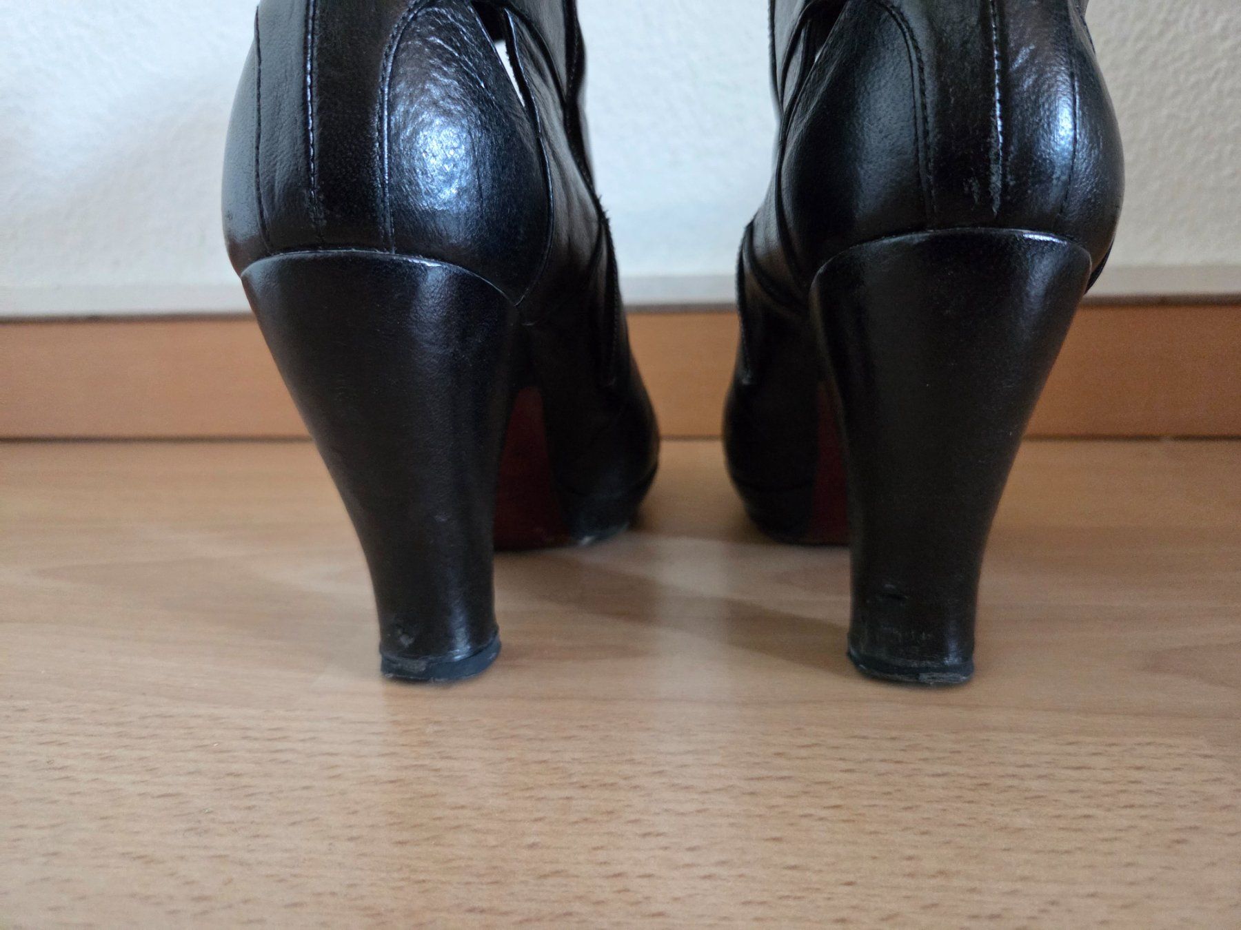 Chie Mihara Scarpe da donna: Chie Mihara 37.5 – schwarze Cut-out-Booties – Usato da Zürich venduto da aktak 3
