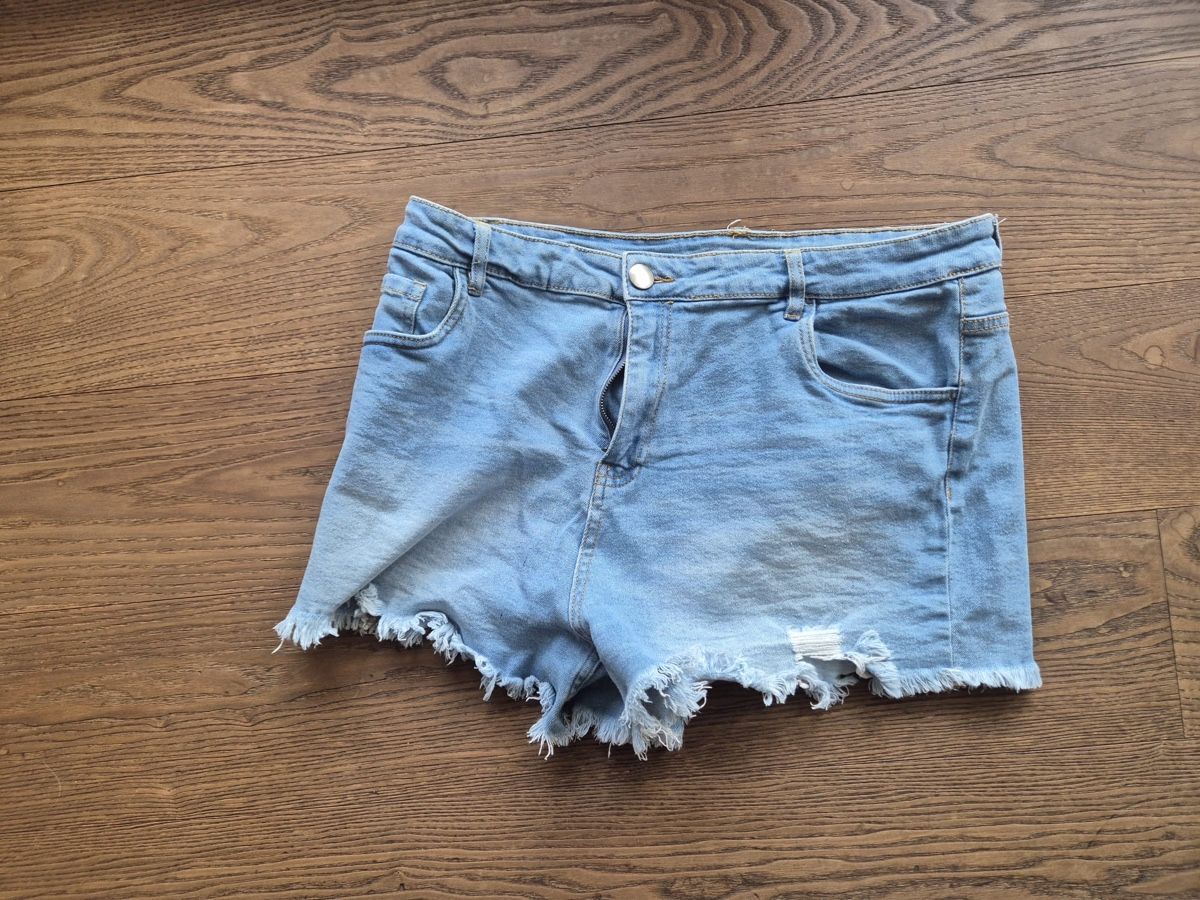 Jeans: Jeansshorts Damen Gr. M – Gebraucht aus Dielsdorf von sissy04 2