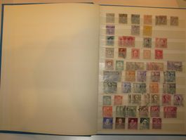 Grosses Briefmarkenalbum mit vielen alten Spanischen Marken