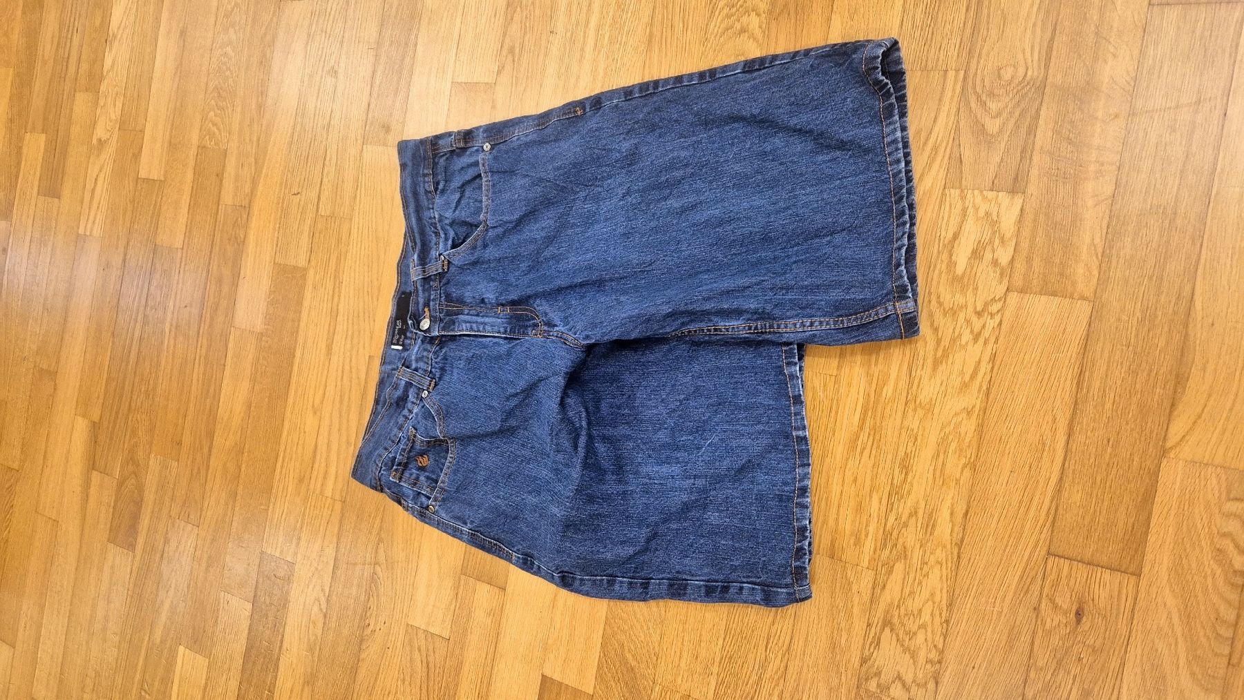 Jeans: rocawear jorts – Usato da Sarnen venduto da Fashionstuff 1